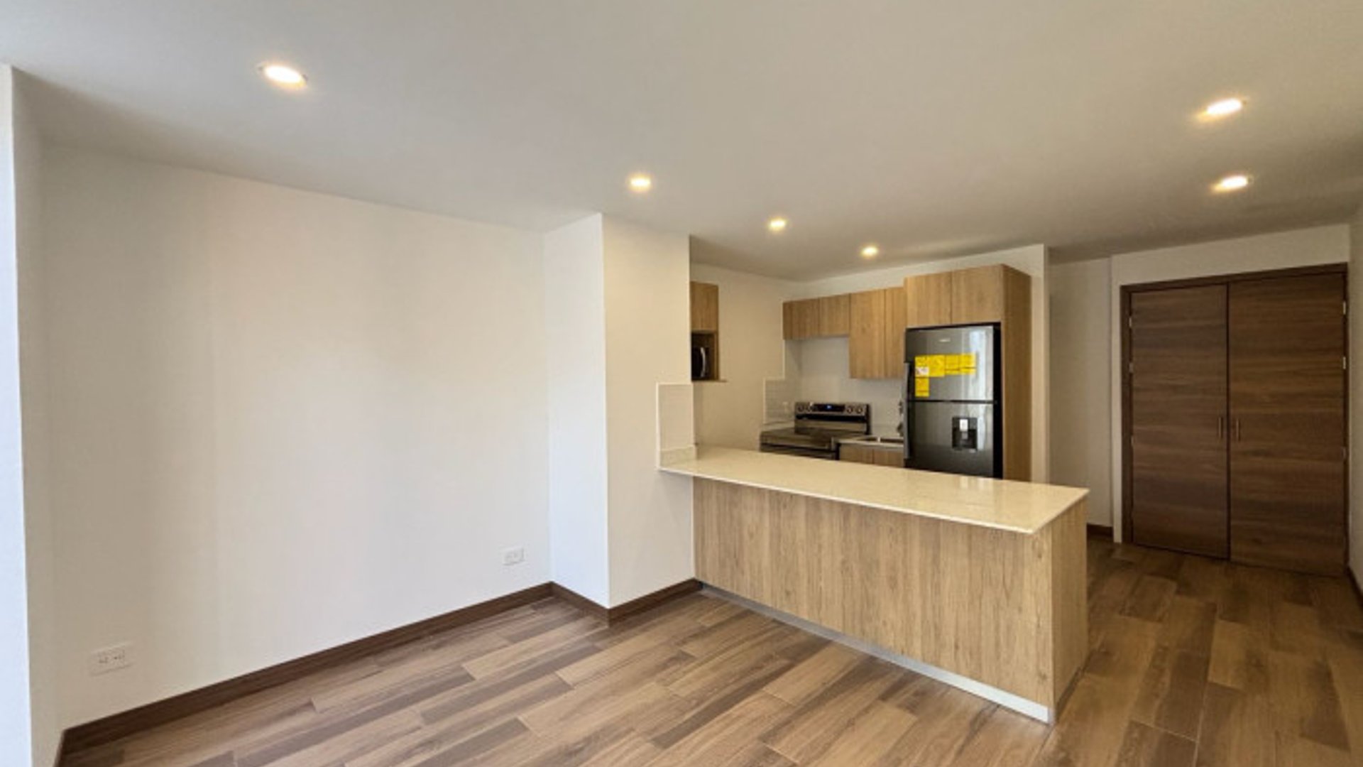 Apartamento en renta en zona 15 Vista Hermosa 1 - Image 1
