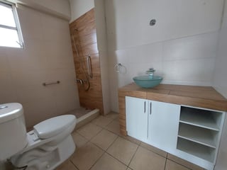 Amplio Apartamento 3 habitaciones, en Renta en Zona 15 - 2