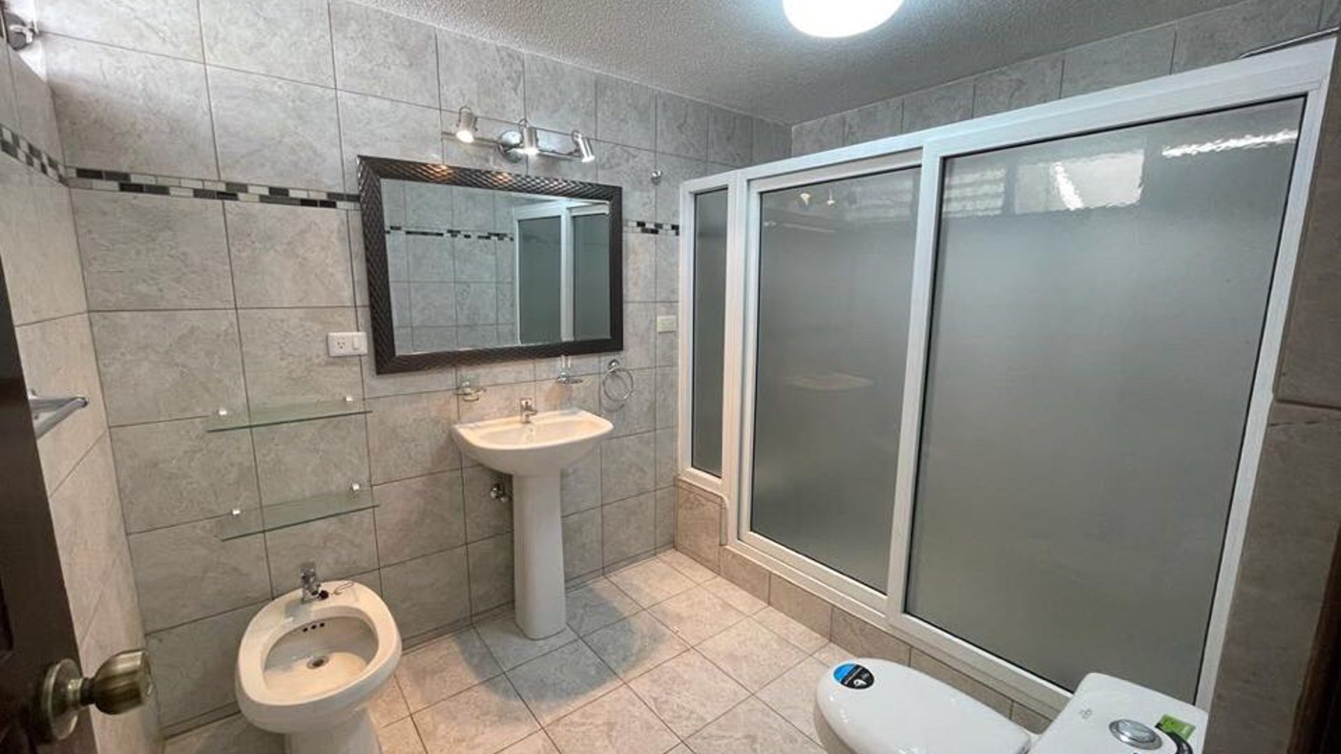 VENDO PRECIOSA CASA EN ZONA 15 VISTA HERMOSA 1 - Miniatura 16