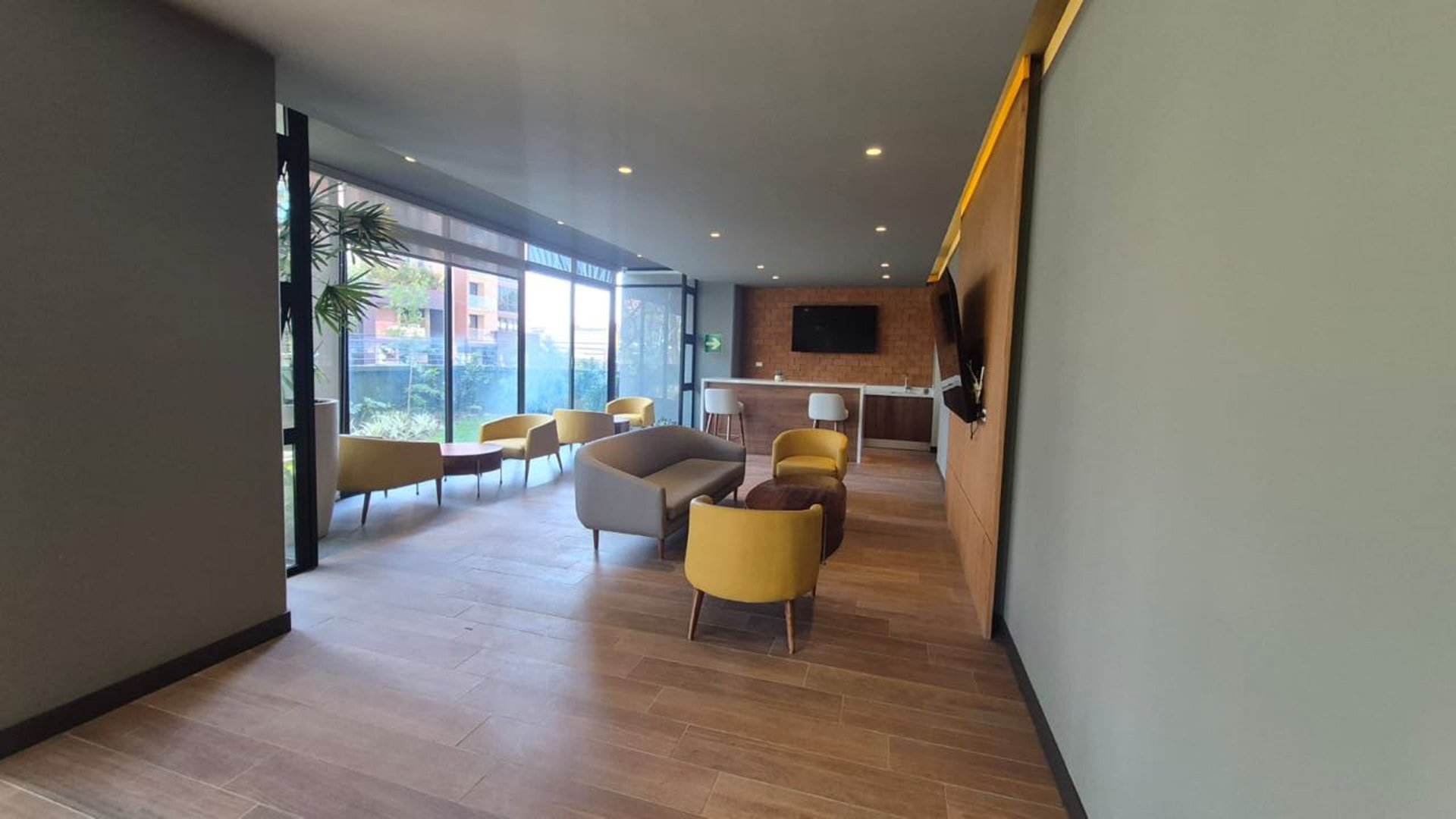 Apartamento de 3 habitaciones en alquiler Essenza zona 13 - Miniatura 14