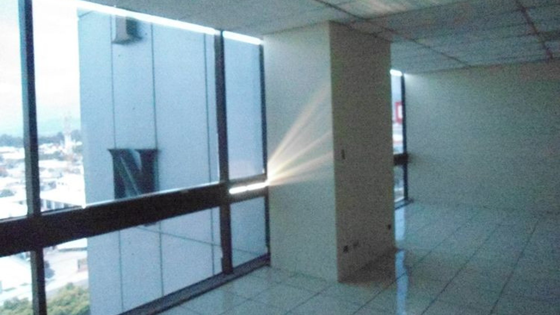 Oficina comercial en renta en zona 11 - Image 1