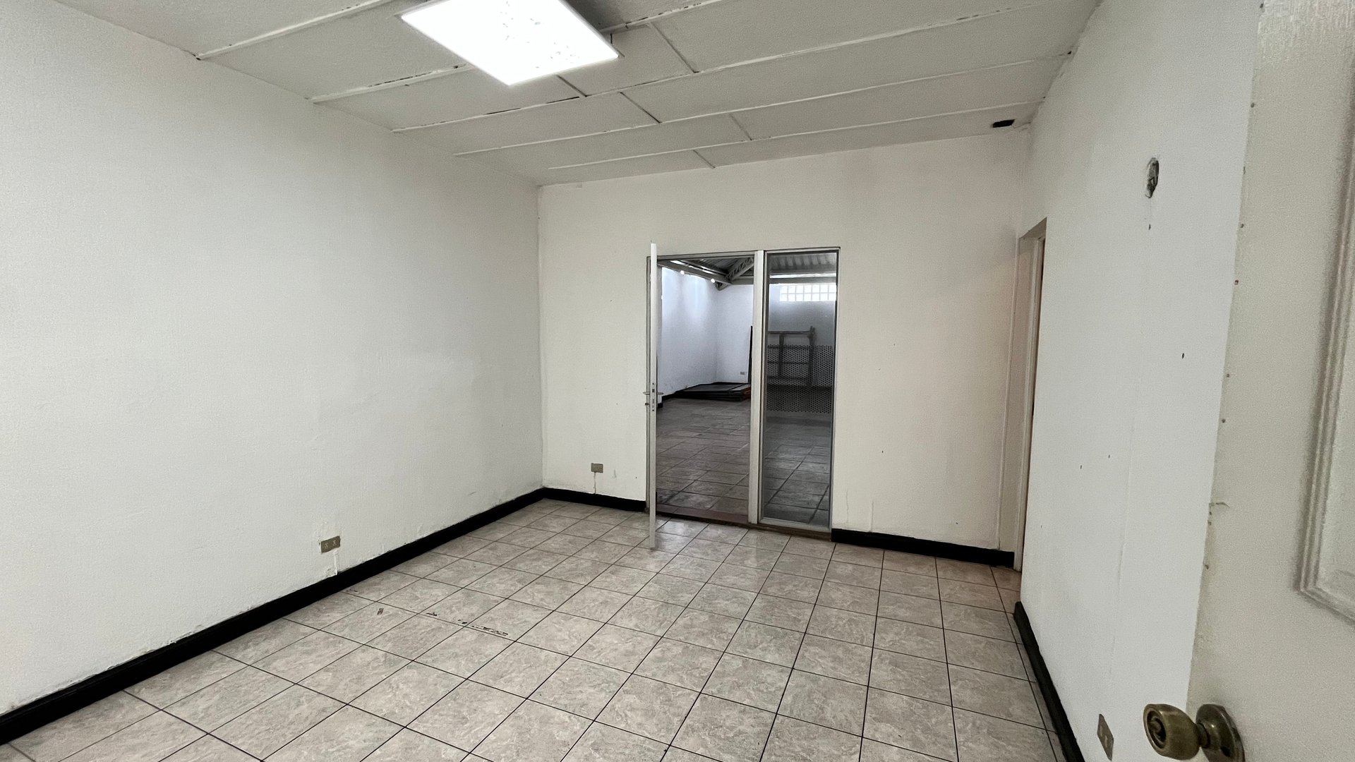 Propiedad Comercial en Alquiler | Avenida Petapa - Miniatura 12