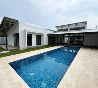 CASA EN VENTA EN CONDOMINIO PUERTO