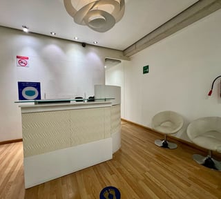 Alquiler amplia oficina Amueblada y tabicada | Edif. Platina Zona 10