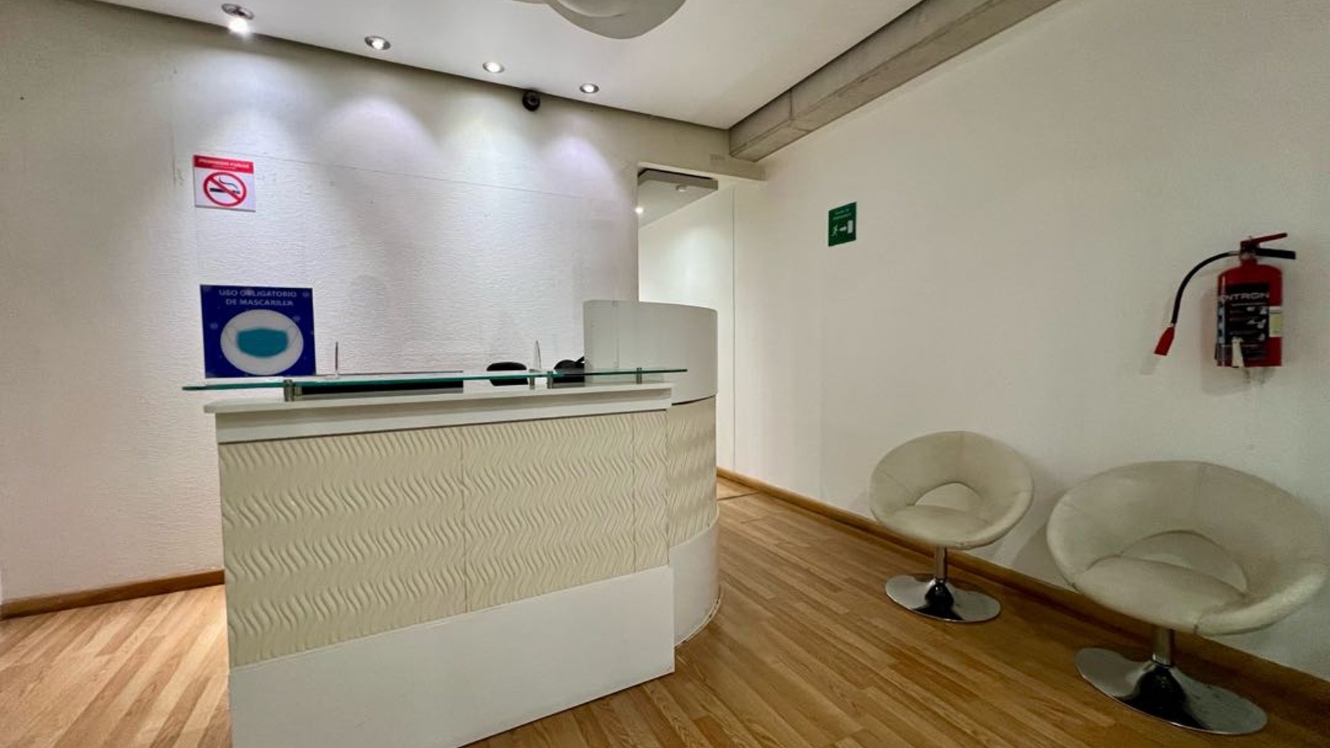 Alquiler amplia oficina Amueblada y tabicada | Edif. Platina Zona 10