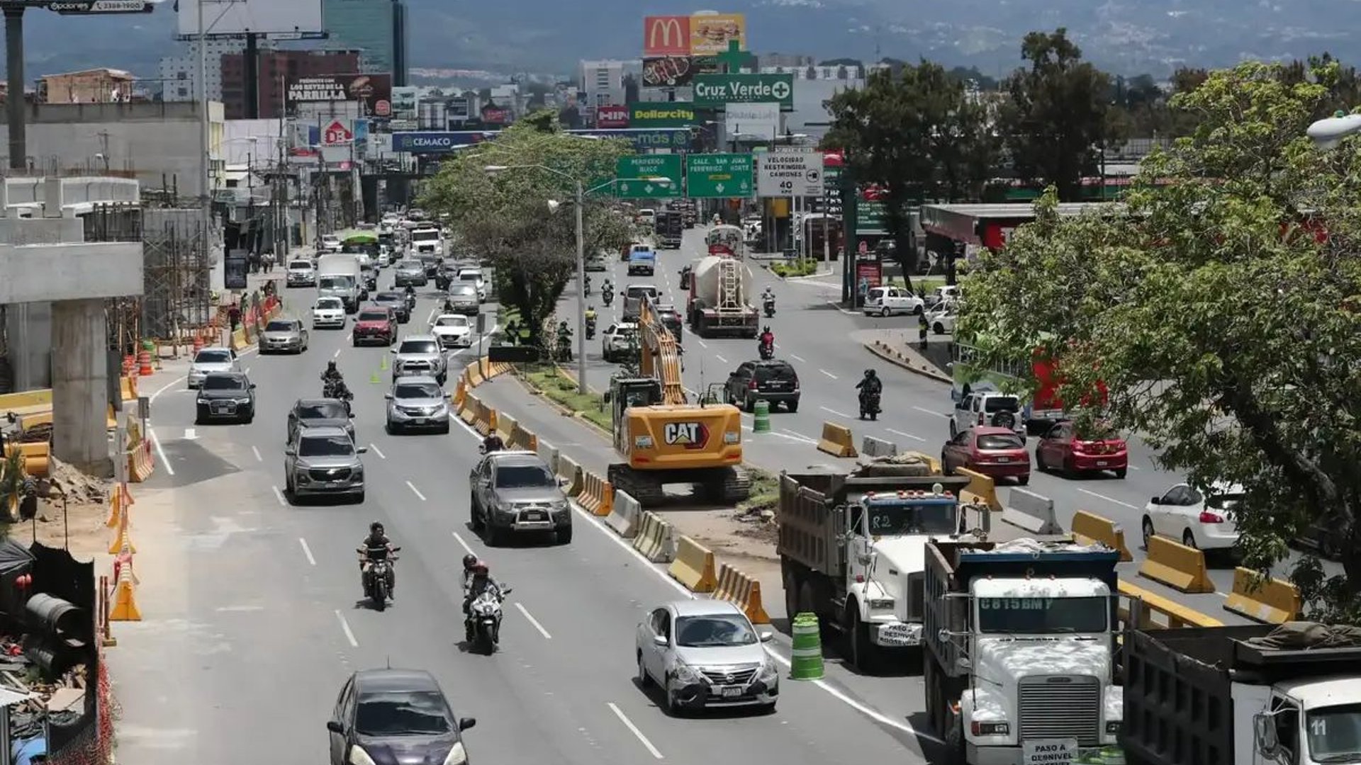 Propiedad con Bodegas y Oficinas en Venta – Calzada Roosevelt, Mixco - Miniatura 2