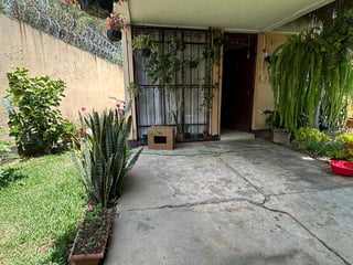 Venta de casa en Zona 11 Las Charcas dentro de garita - Image 1