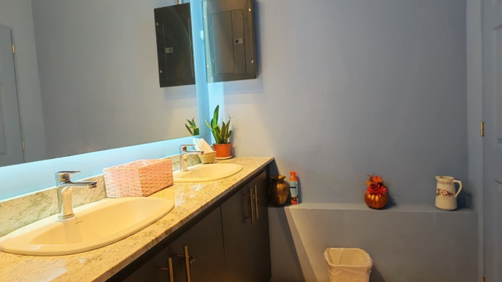 Local comercial renta zona 14 en Edificio Residencial - Miniatura 5