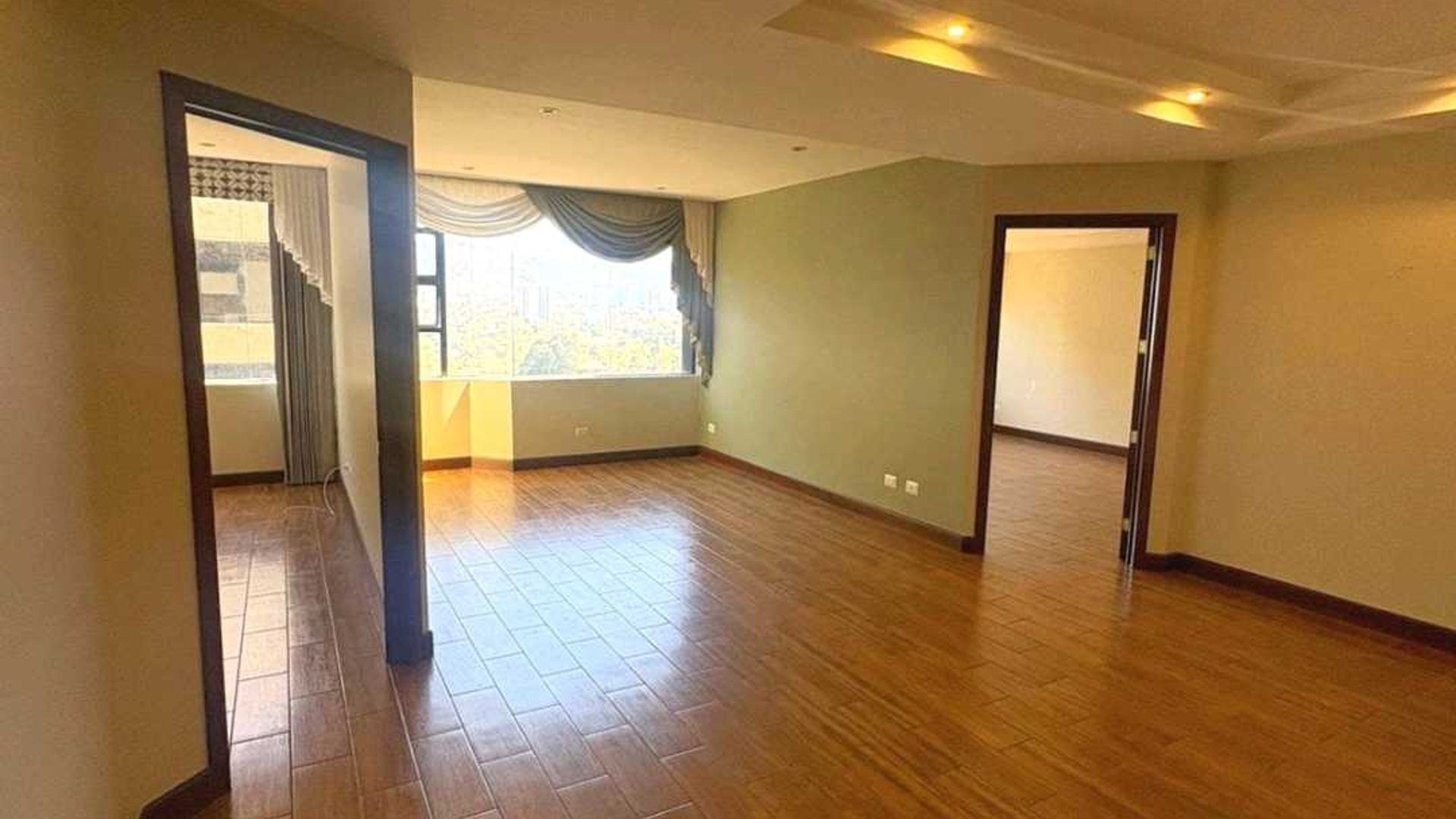 APARTAMENTO EN ALQUILER???? Edificio Milenia, zona 10 - Image 1
