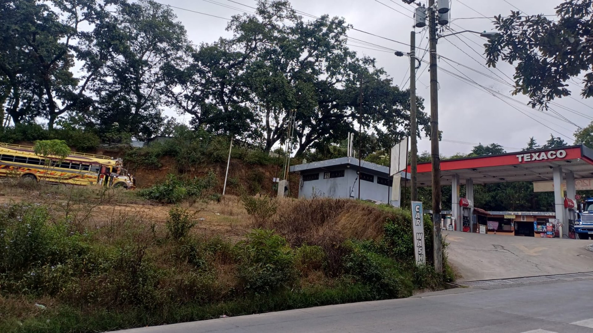 Gasolinera acreditada con 3 terrenos - Miniatura 6