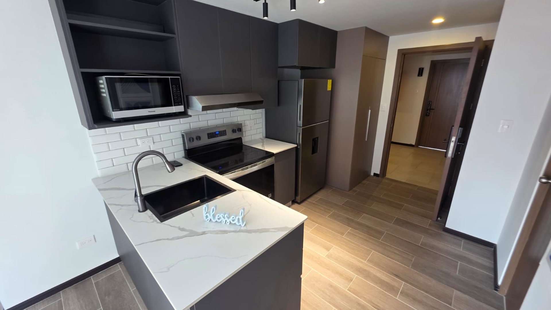 Apartamento 1 Habitación Cerca de Oakland Place en zona 10 Ref-5924