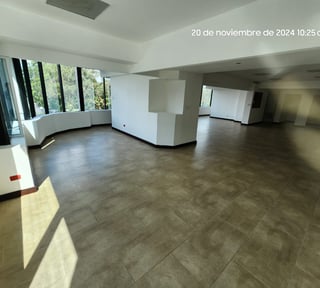 Oficina en Renta en zona 14 con area de cocineta Ref-4982