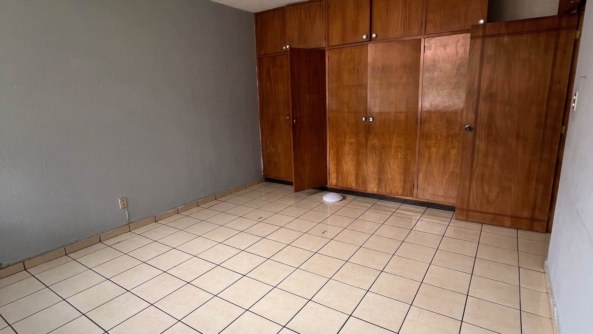 CASA IDEAL PARA OFICINAS EN RENTA ZONA 10 - Miniatura 8