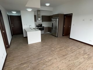Apartamento en renta en zona 10 / Casalini Diagonal 6 - Image 1