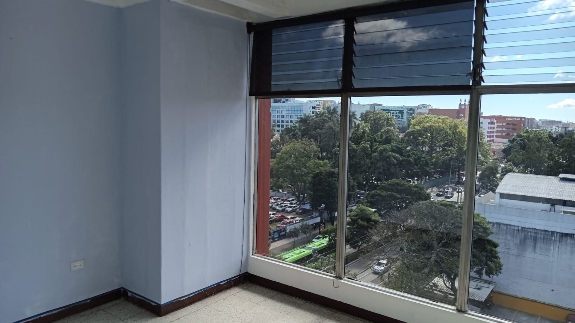 Oficinas en Renta en Edificio 74 zona 9 - Miniatura 11