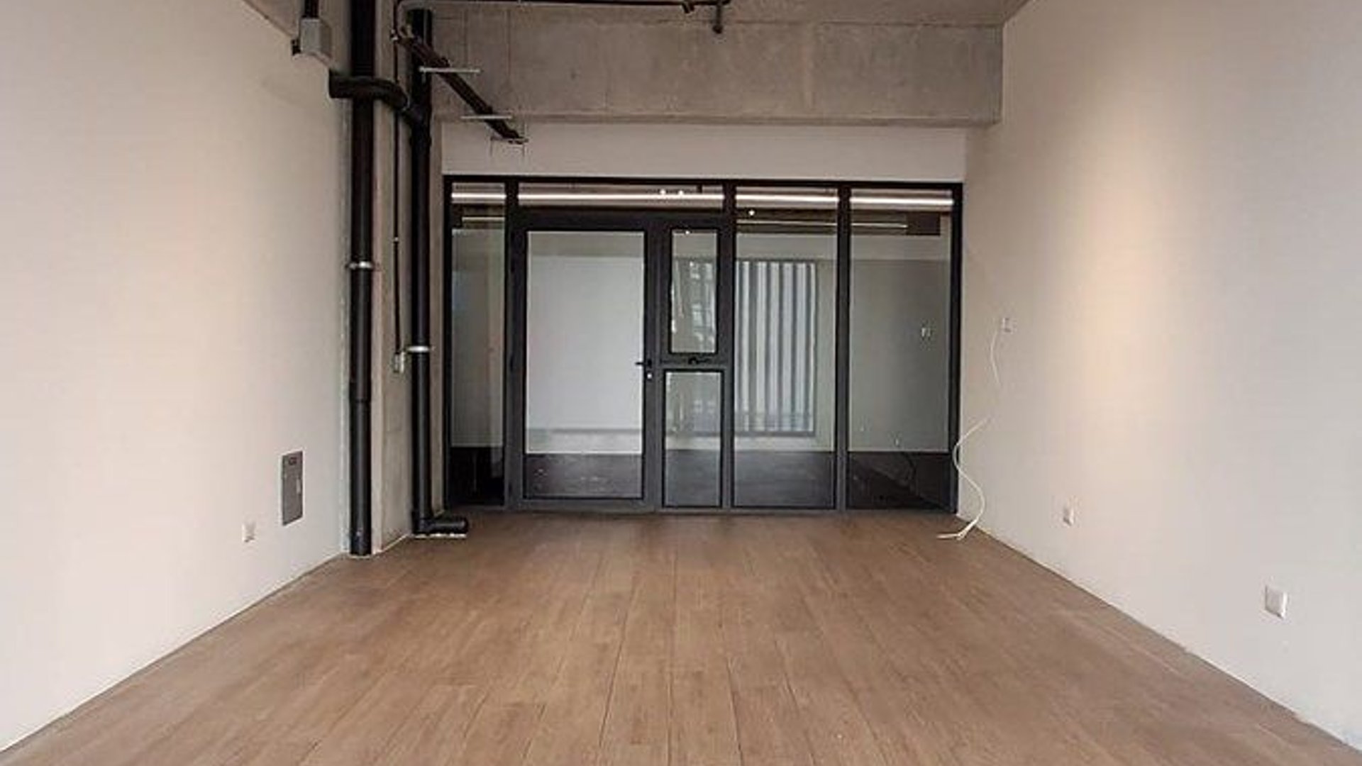 OFICINA EN VENTA O RENTA – EDIFICIO GRANAT, ZONA 4 - Miniatura 6