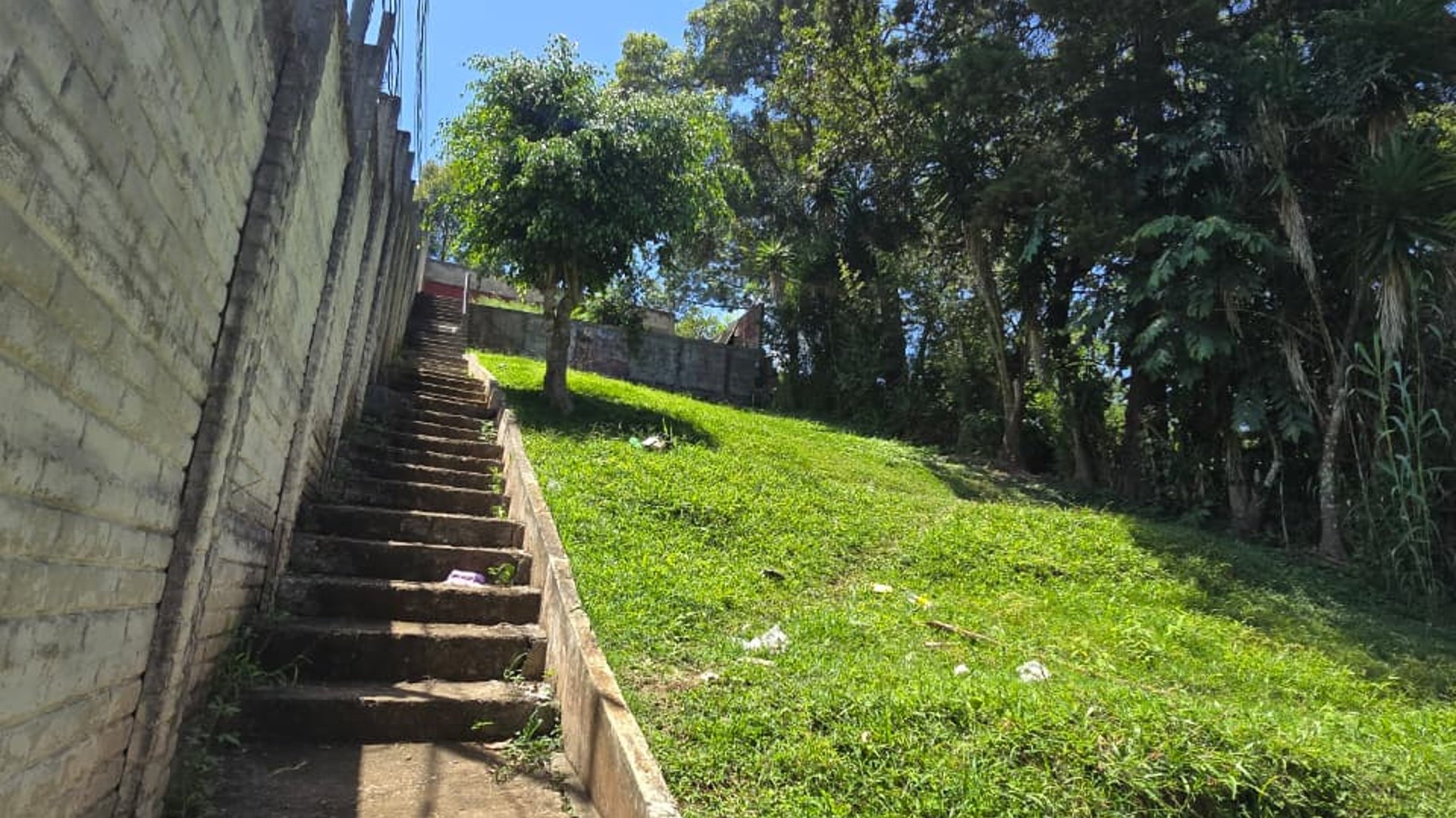 Inclined Land for Sale in Zona 16 Guatemala City