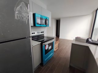 📍 APARTAMENTO EQUIPADO EN VENTA – 3 HAB | EDIFICIO ROSELLÓ | ZONA 13 - 2