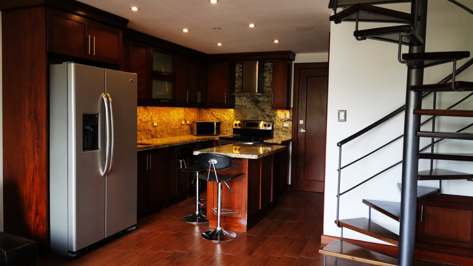 Apartamento en Renta en Lindora Lofts, zona 16, Equipado, Cerca de Universidades