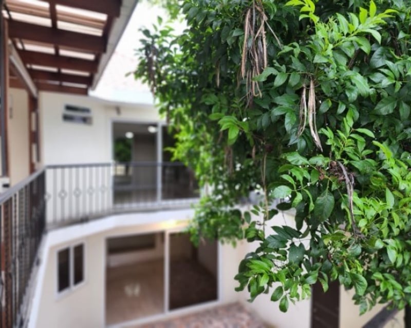 Casa en Venta fuera de garita, por Pinares