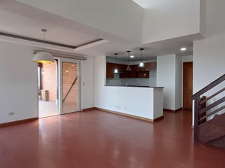 Amplio Apartamento en Venta - Zona 7, Ciudad de Guatemala - 3