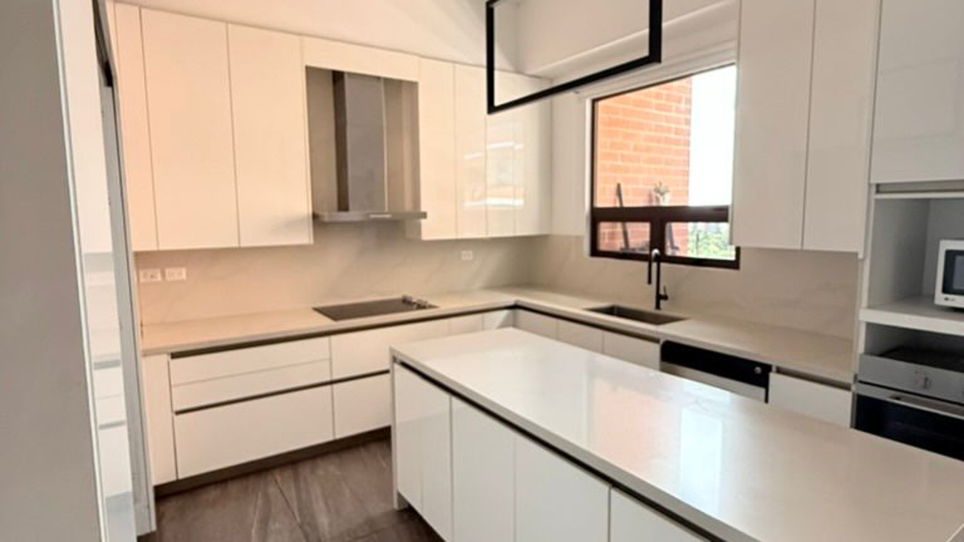 APARTAMENTO EN RENTA | SALVATORRE | ZONA 10 - Miniatura 2
