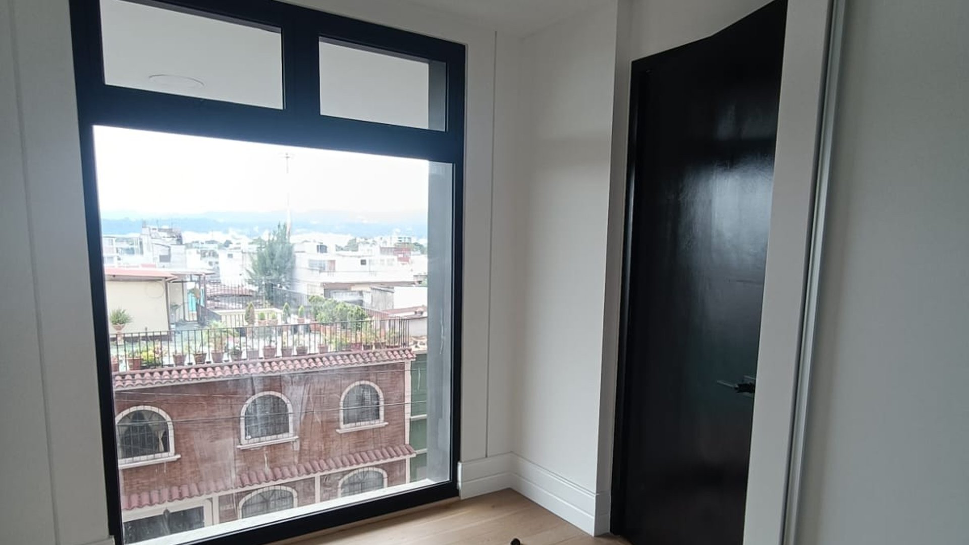 APARTAMENTO EN RENTA EN CENTRICO ZONA 5 GT. - Image 1