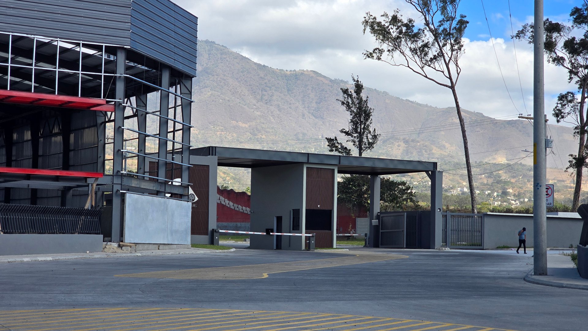 Bodeda comercial en renta en Amatitlán sobre CA-9 - Miniatura 3