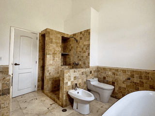 Espectacular Casa  en venta area de cayala, zona 16 - Image 17