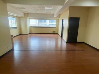 📍 OFICINA EN ALQUILER – 93 M² + A/C | EDIFICIO TORINO 1 | ZONA 10 - 2
