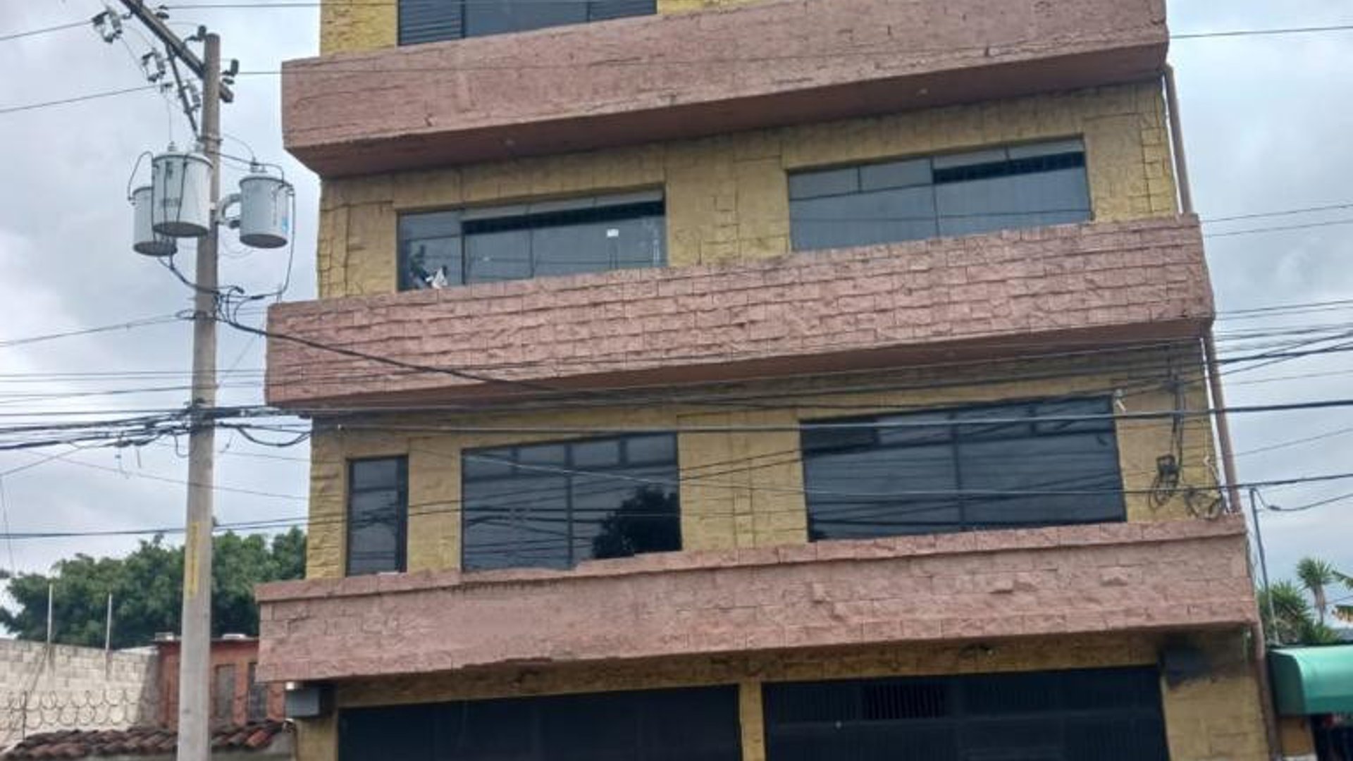 Edificio comercial en venta o renta en San Cristobal