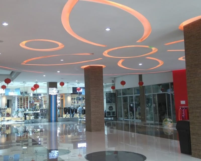 LOCAL COMERCIAL EN RENTA