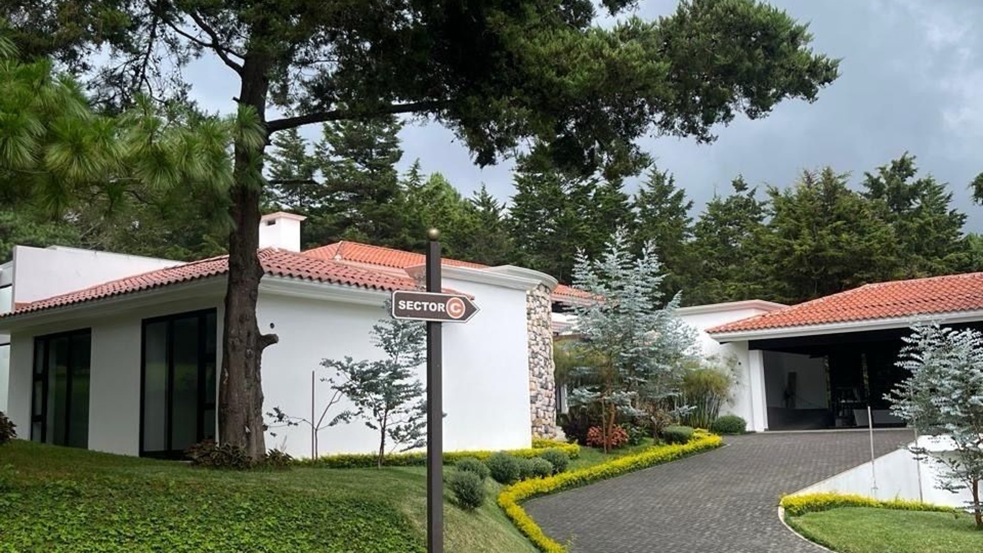 HACIENDA NUEVA / Casa en Venta Km 22.5  Carretera Fraijanes, CAES