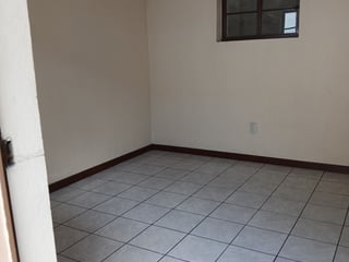 Venta de Casa en área comercial de la zona 13 Pamplona - Image 9