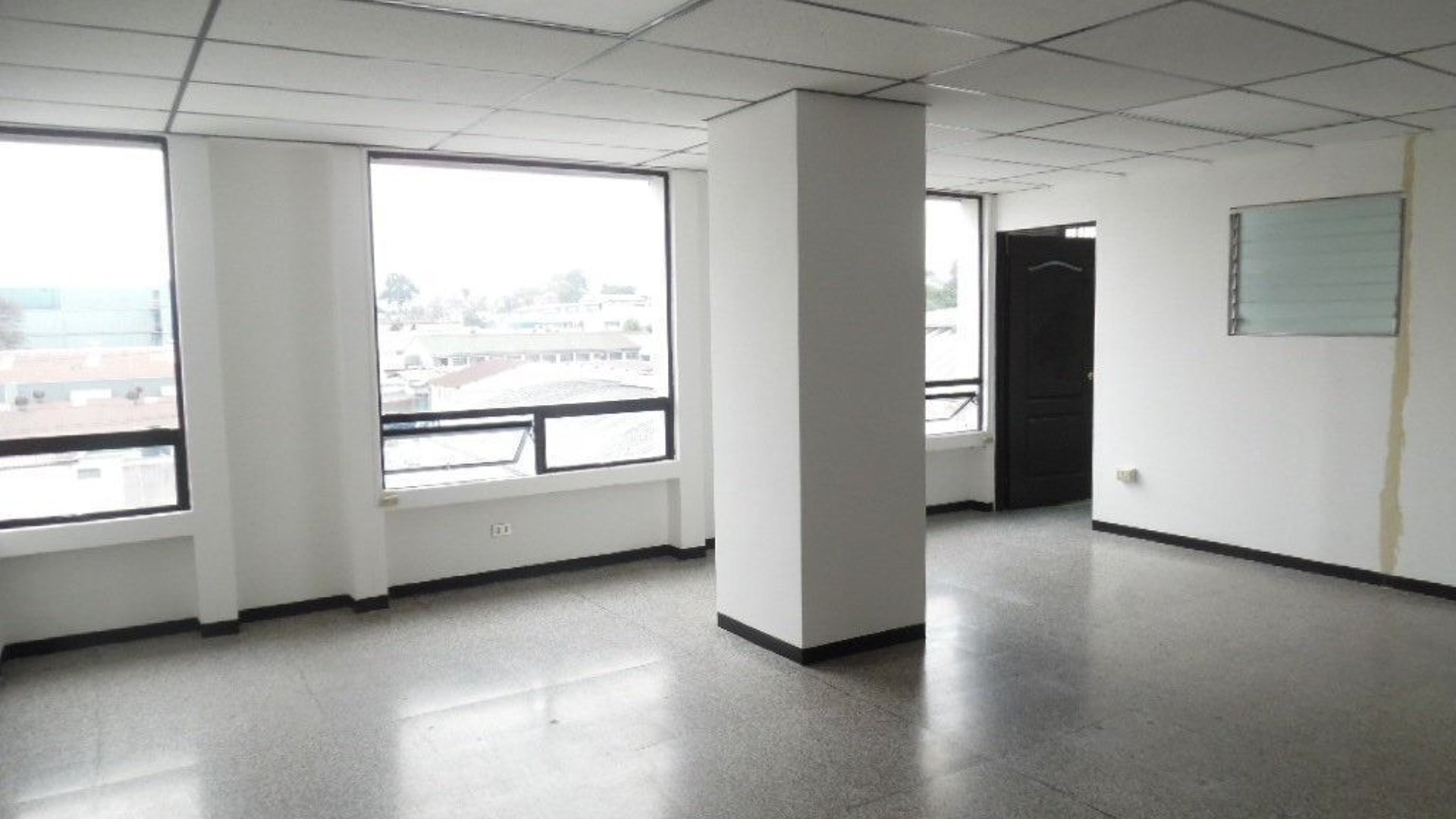 OFICINA EN RENTA EN ZONA 13