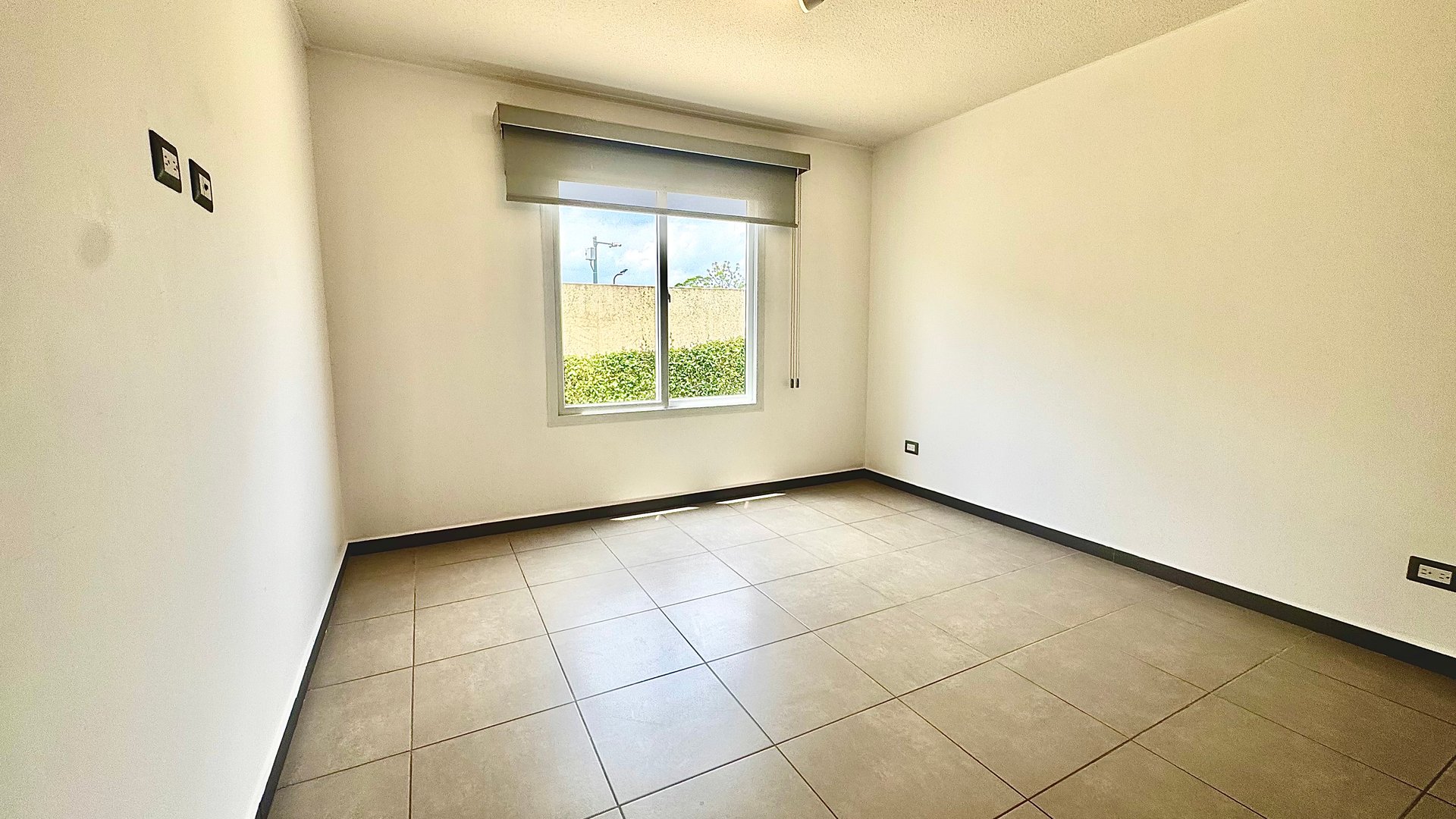 Casa de esquina en venta, Cumbres de la Arboleda - Miniatura 16