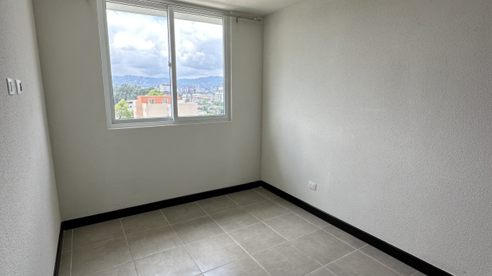 Apartamento renta 3 habitaciones cerca USAC Zona 12 - Miniatura 4