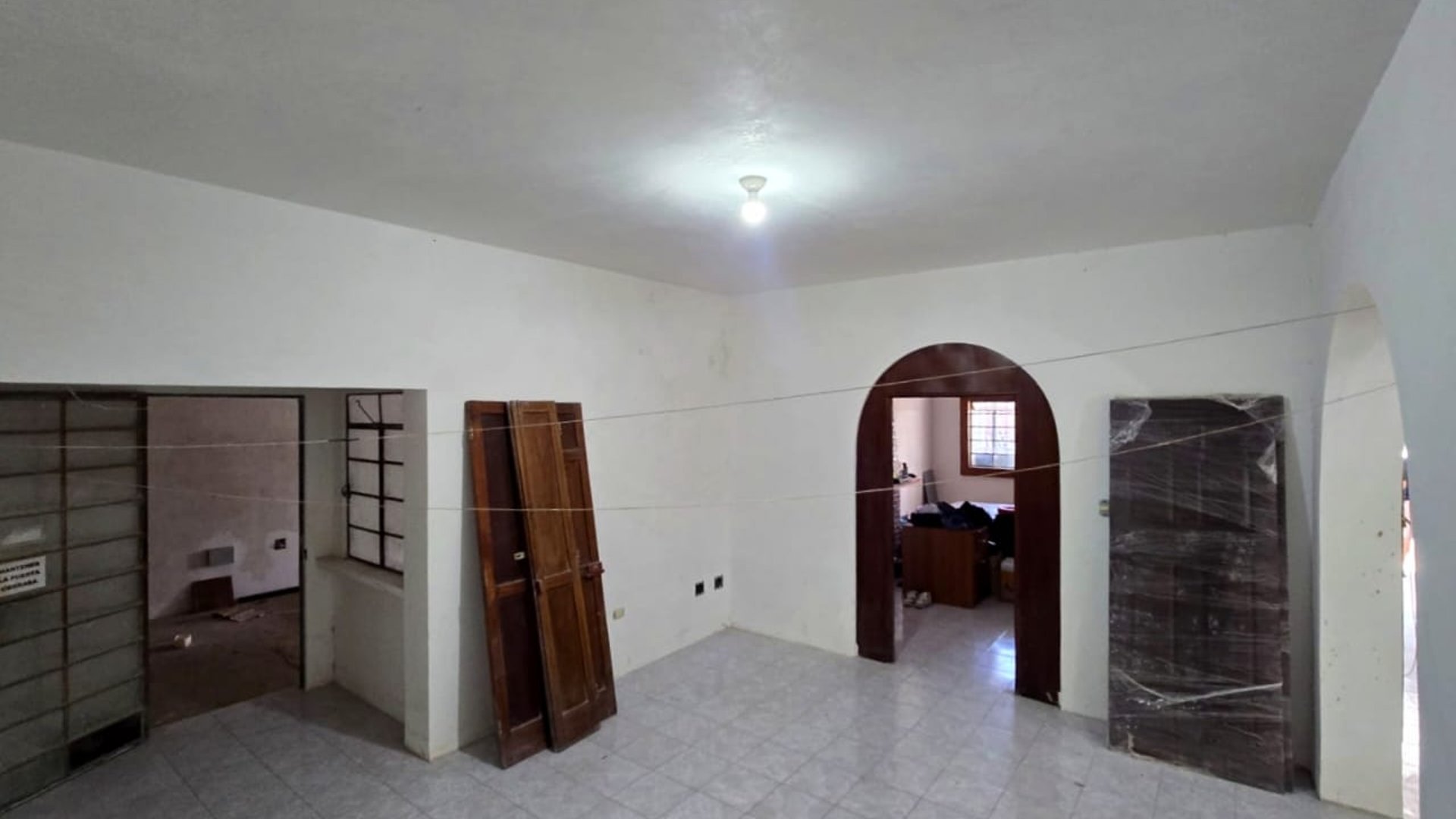 Renta de ofibodega de 900 metros en zona 9 Ref-6024 - Miniatura 9