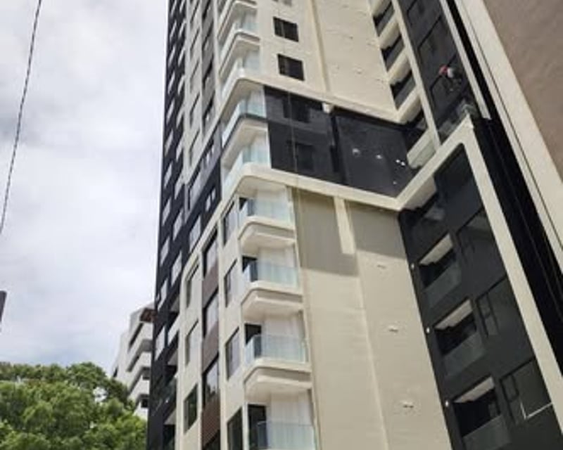 Apartamento amplio en alquiler Verdu, Zona 13