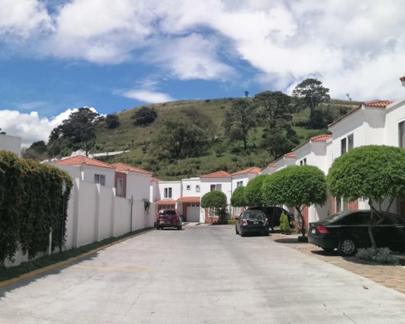 Casa en hacienda de las flores villa nueva