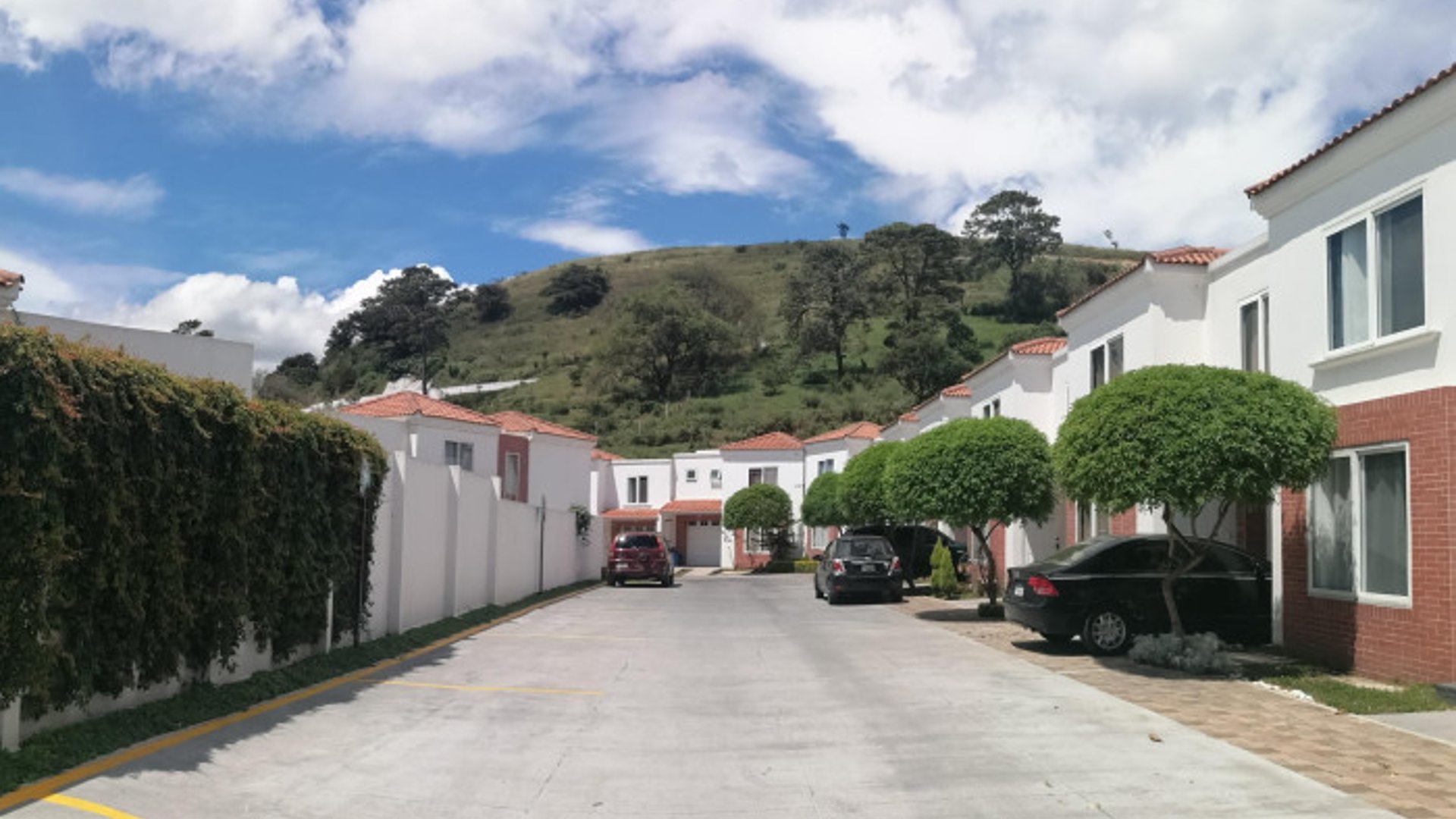 Casa en hacienda de las flores villa nueva