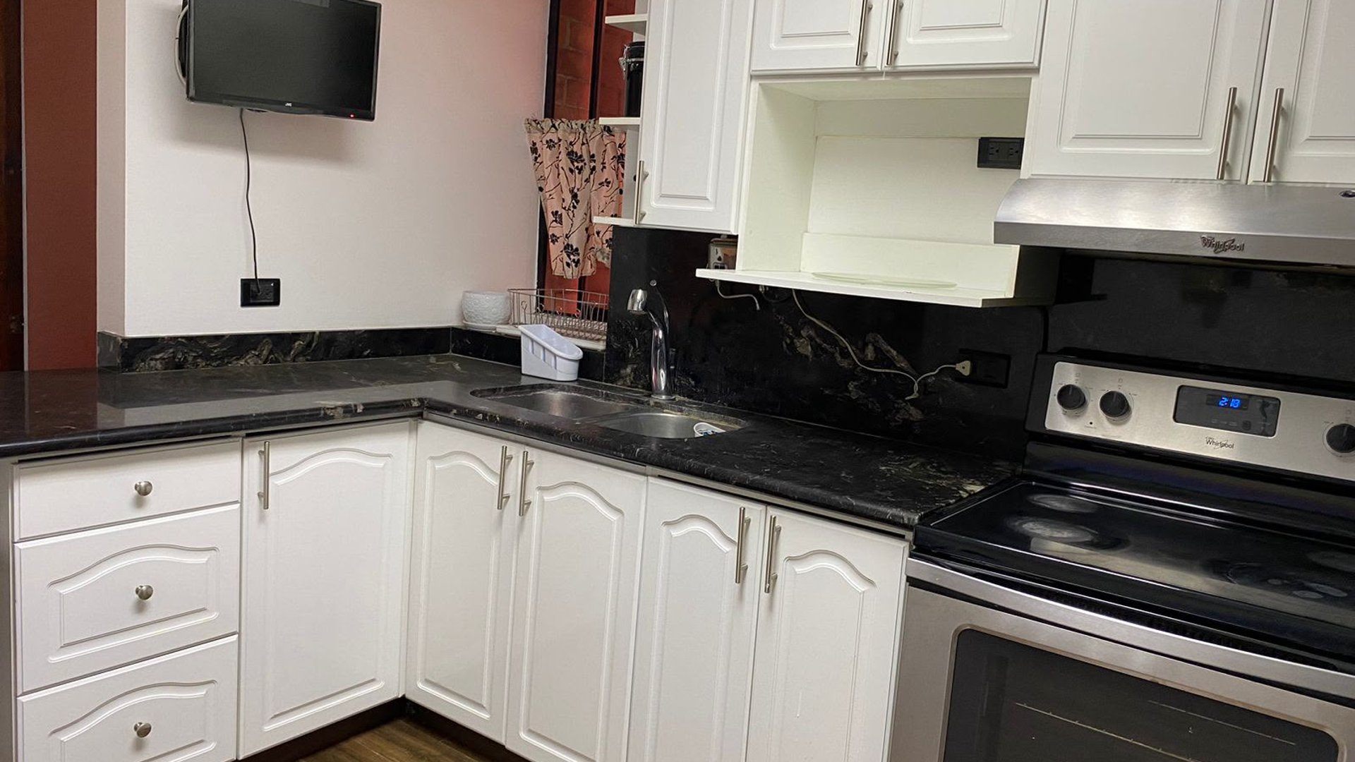 APARTAMENTO AMUEBLADO EN RENTA SAN IGNACIO ZONA 10 - Miniatura 4
