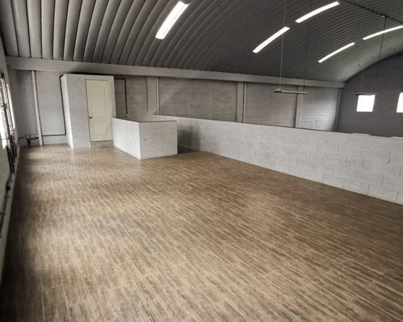 Ofibodega industrial en venta con area de almacenaje en Mixco Ref-5841
