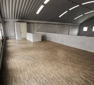 Ofibodega industrial en venta con area de almacenaje en Mixco Ref-5841