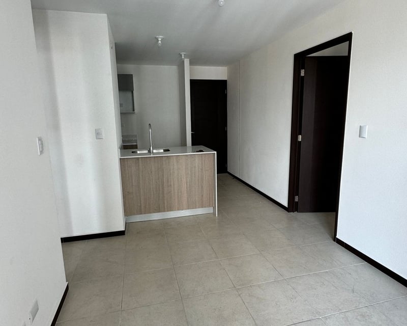 Apartamento en renta de 2 habitaciones con balcón en zona 11 Ref-5368