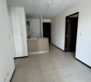Apartamento en renta de 2 habitaciones con balcón en zona 11 Ref-5368