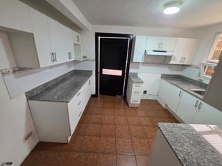 Casa con habitación de servicio y jardin en renta KM 13 CAES Ref-5834 - 2
