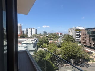 📍 APARTAMENTO EN RENTA – 2 HAB + BODEGA | LEBEN VH2 | ZONA 15 - 5