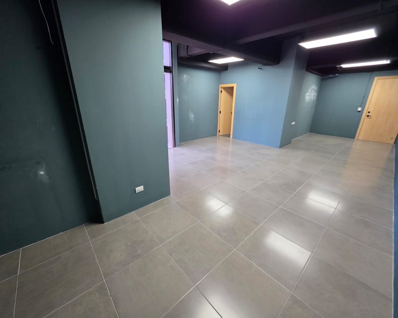 Oficina en edificio corporativo en renta en zona 10 Ref-5690