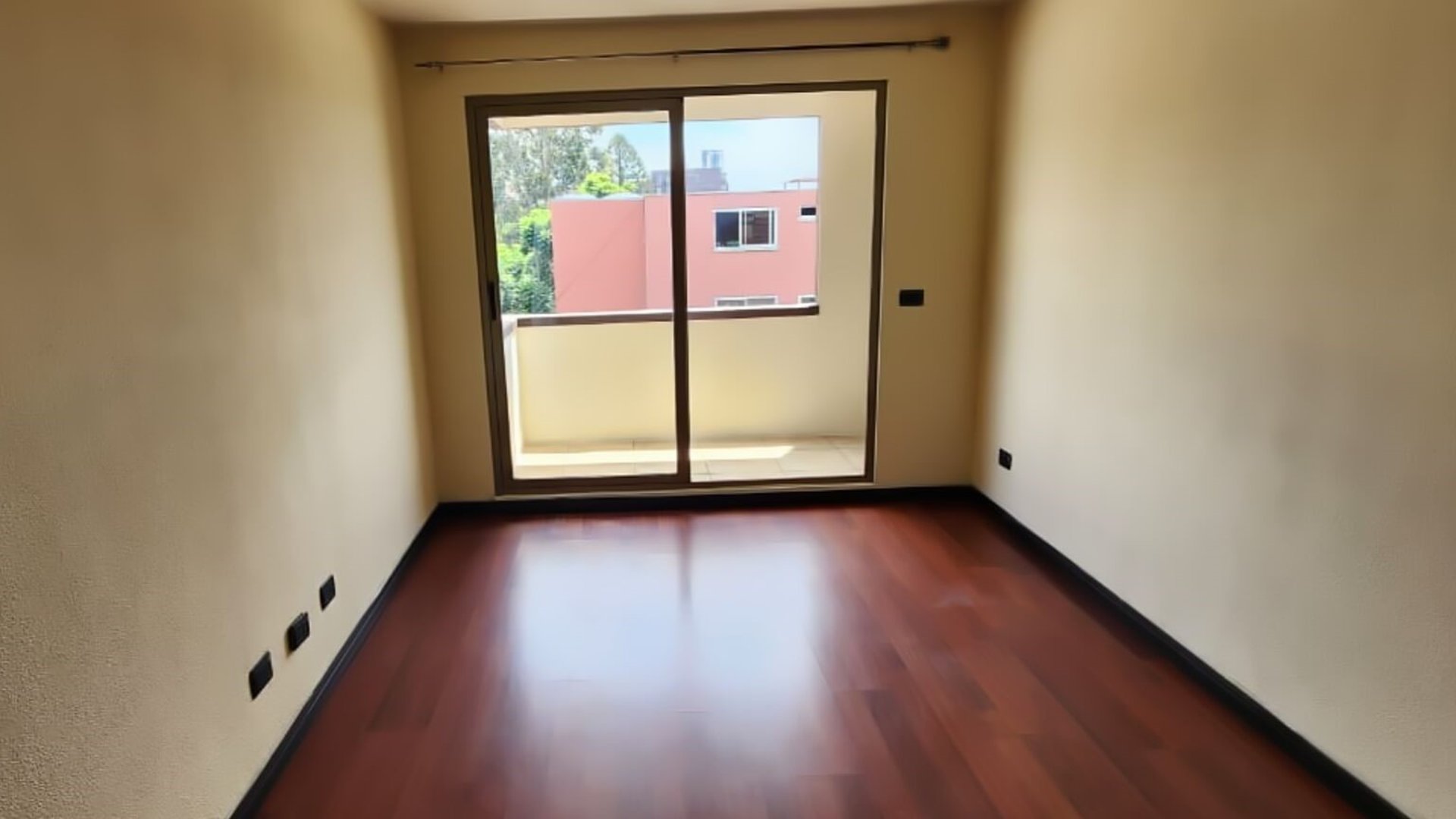Apartamento amplio en Jardines de Las Charcas, Zona 11 - Miniatura 5